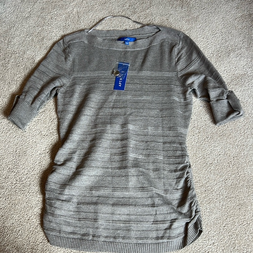 Apt 9 size small brand new women’s thin sweater/blouse, light brown